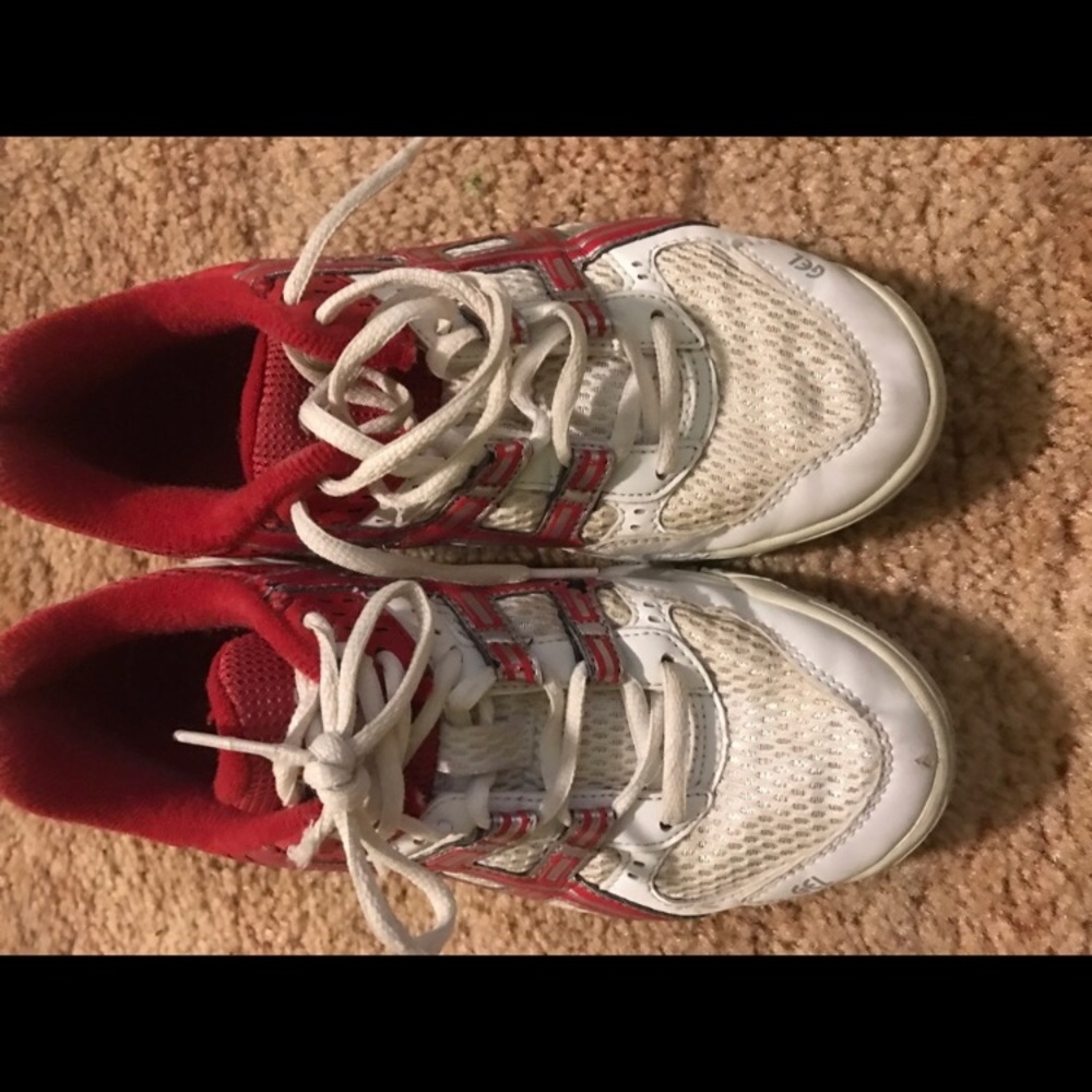 Red and white gel ASICS 6 can fit 6.5